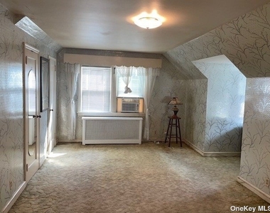 205 Lowell Avenue - Photo Thumbnail 9