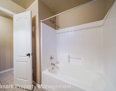 1042 Hidden Oaks Way - Photo Thumbnail 39