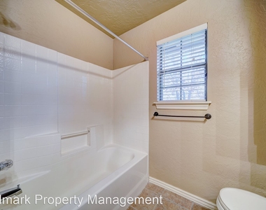 1042 Hidden Oaks Way - Photo Thumbnail 40