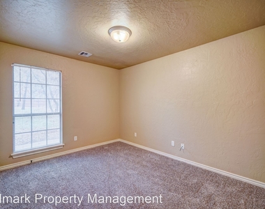 1042 Hidden Oaks Way - Photo Thumbnail 34