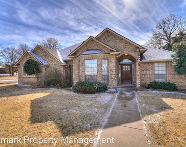 1042 Hidden Oaks Way - Photo Thumbnail 2