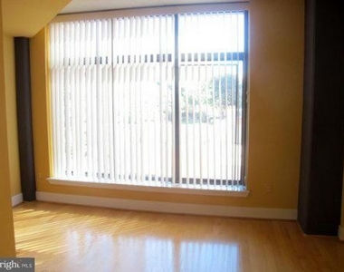 520 John Carlyle St #102 - Photo Thumbnail 3