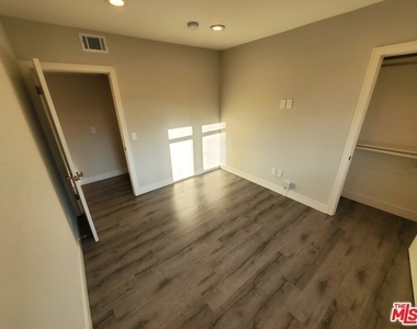 3915 Brighton Ave - Photo Thumbnail 11