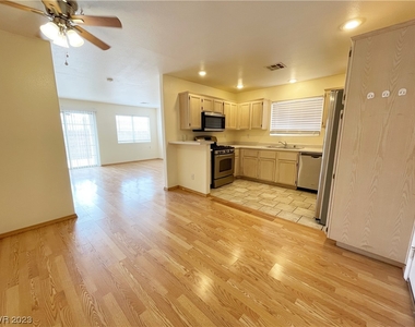 5635 Leaning Oak Avenue - Photo Thumbnail 5