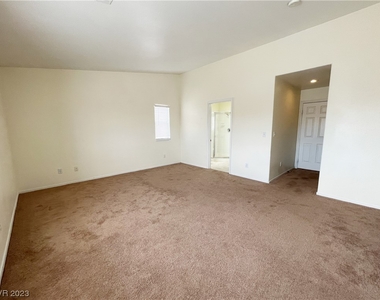 5635 Leaning Oak Avenue - Photo Thumbnail 17