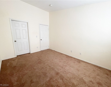 5635 Leaning Oak Avenue - Photo Thumbnail 12