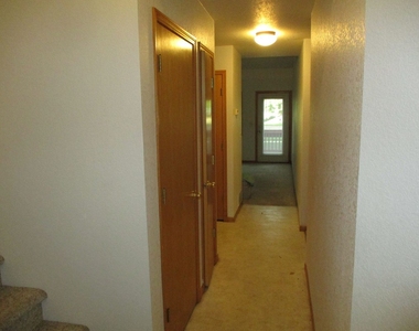 412 Audrey Drive - Photo Thumbnail 2