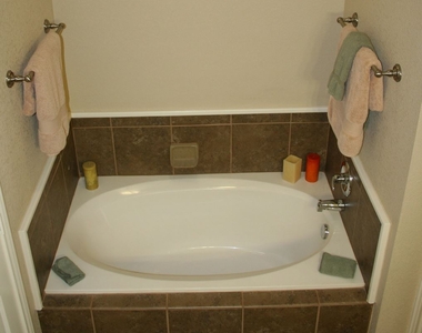 9816 B Salem Way - Photo Thumbnail 7