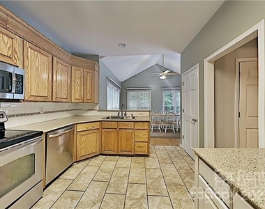 1049 Peachtree Lane - Photo Thumbnail 7