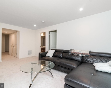 3632 Chippendale Circle - Photo Thumbnail 10