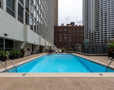 111 E Chestnut Street - Photo Thumbnail 12