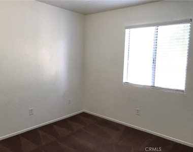 16784 Sultana Street - Photo Thumbnail 10