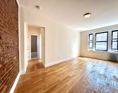 West 19th Street - Photo Thumbnail 1