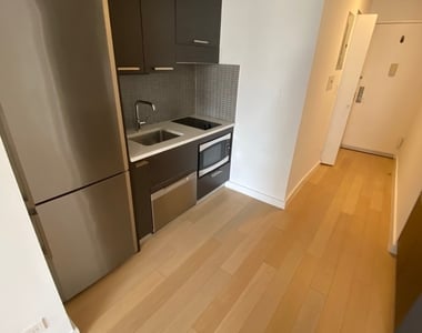 East 39th Street - Photo Thumbnail 2