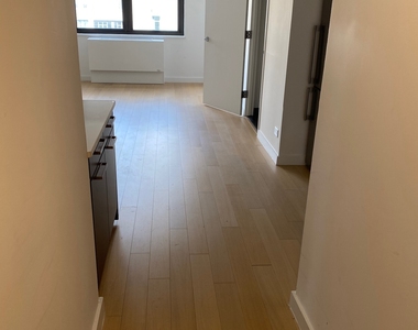 East 39th Street - Photo Thumbnail 6