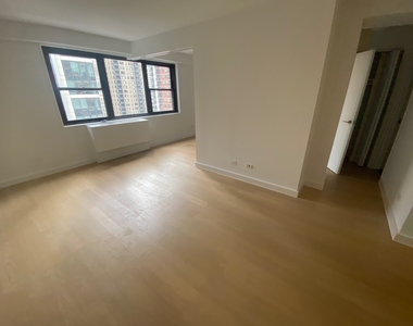 East 39th Street - Photo Thumbnail 17
