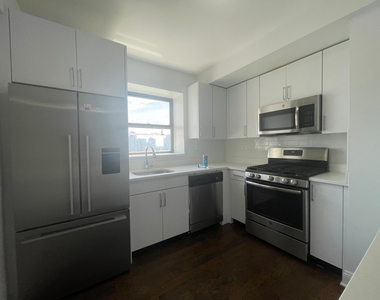 East 49th St - Photo Thumbnail 1