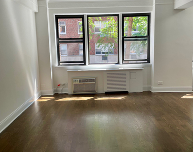 East 49th St - Photo Thumbnail 9