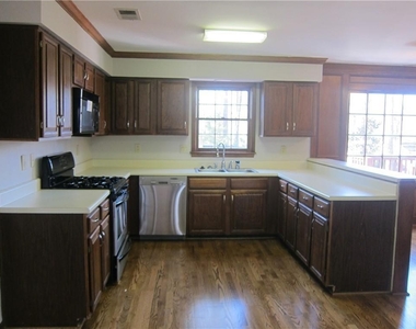 1239 Colony Circle - Photo Thumbnail 5