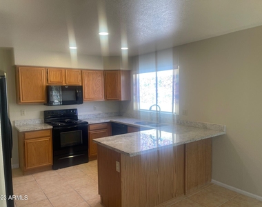 7510 W Kristal Way - Photo Thumbnail 4