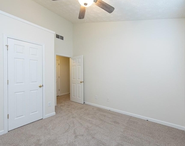 1501 Paramount Lane - Photo Thumbnail 12