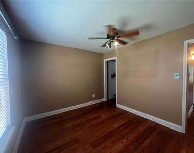 3730 Fairfield Avenue - Photo Thumbnail 11