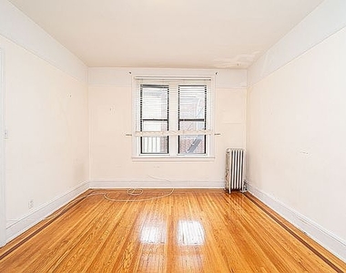 22-5 37th Street - Photo Thumbnail 3