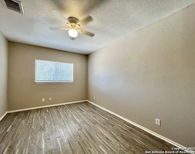 10910 Baltic Dr - Photo Thumbnail 11