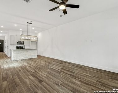 2202 Virginia Blvd - Photo Thumbnail 13