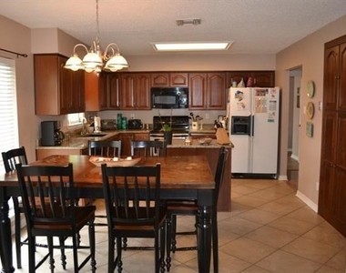 127 Honeywood Drive - Photo Thumbnail 5