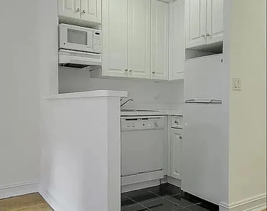 241 East 46th Street - Photo Thumbnail 3