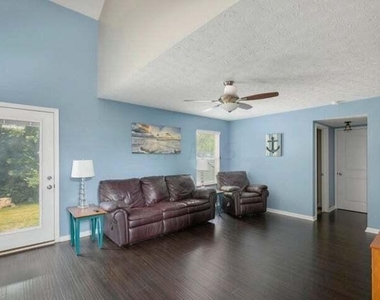 7206 Calusa Drive - Photo Thumbnail 7