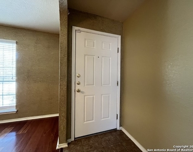 9806 Discovery Dr - Photo Thumbnail 7