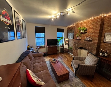 447 West 37th Street - Photo Thumbnail 1
