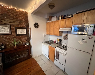 447 West 37th Street - Photo Thumbnail 3