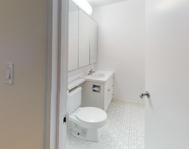 365 West 52nd Street - Photo Thumbnail 9