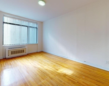365 West 52nd Street - Photo Thumbnail 10