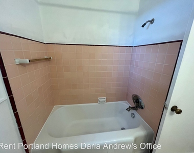 843 N Alberta Street - Photo Thumbnail 7