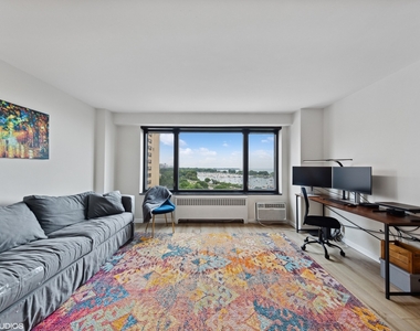 3100 N Lake Shore Drive - Photo Thumbnail 1