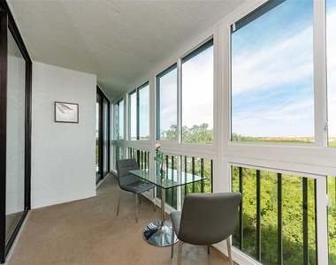 900 Cove Cay Drive - Photo Thumbnail 11