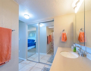 900 Cove Cay Drive - Photo Thumbnail 18