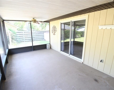 4914 Nw 28th Place - Photo Thumbnail 13