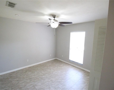 4914 Nw 28th Place - Photo Thumbnail 21