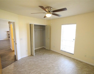 4914 Nw 28th Place - Photo Thumbnail 19