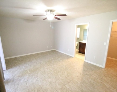 4914 Nw 28th Place - Photo Thumbnail 14