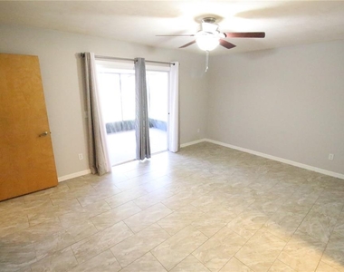 4914 Nw 28th Place - Photo Thumbnail 15