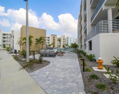 1703 N Tamiami Trail - Photo Thumbnail 2