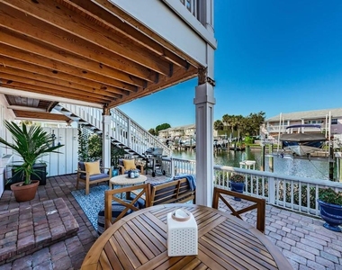 5175 Coquina Key Drive Se - Photo Thumbnail 16