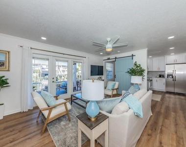 5175 Coquina Key Drive Se - Photo Thumbnail 2