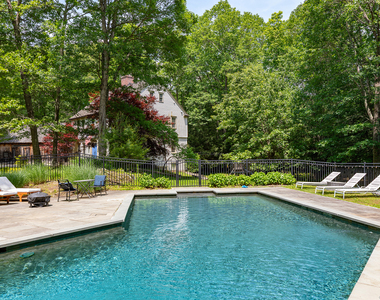 33 Sentry Hill Road - Photo Thumbnail 3